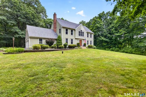 8 Antoinette Ln, Guilford, CT, 06437-1588 | Card Image