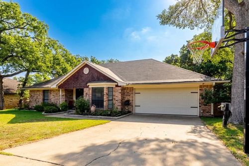 22 Greenbriar St, Mineral Wells, TX, 76067-5037 | Card Image