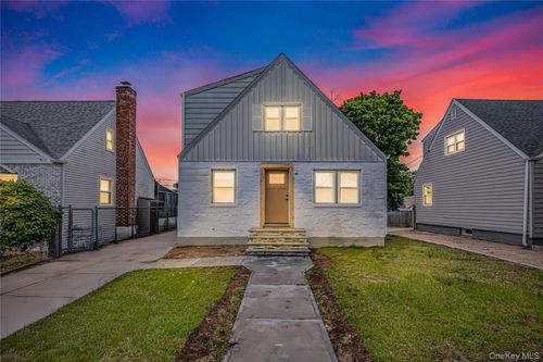 175 Dorchester Rd, Garden City, NY, 11530-5610 | Card Image