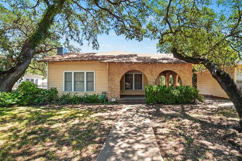 514 S Main St, Lockhart, TX, 78644-2721 | Card Image