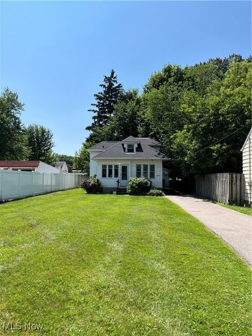 1386 Sunset Rd, Mayfield Heights, OH, 44124-1657 | Card Image