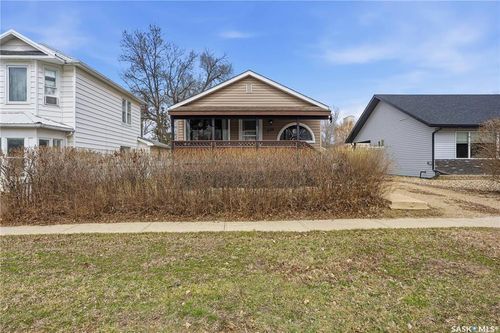 231 5th Avenue W, Gravelbourg, SK, S0H1X0 | Card Image