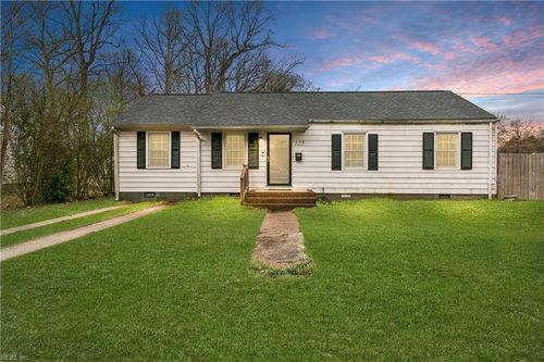 125 Patrician Dr, Hampton, VA, 23666-2942 | Card Image