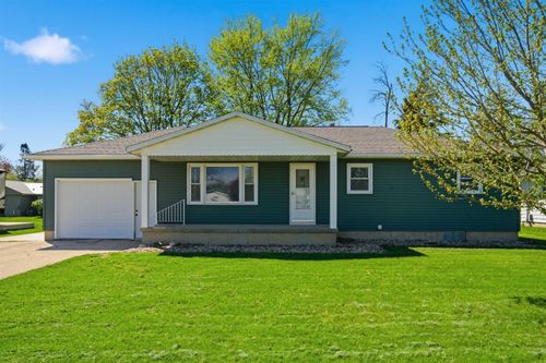 1110 N 2nd Street, Manchester, IA, 52057 | Card Image