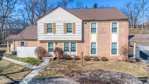 276 1st St, Rochester, MI, 48307-2600 | Card Image