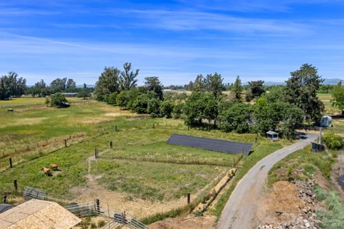 810 Helman Ln, Cotati, CA, 94931-9748 | Card Image