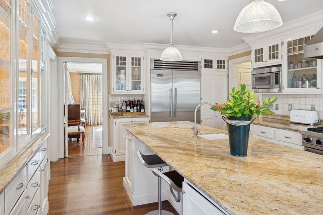 Alternate view of the kitchen | Image 8