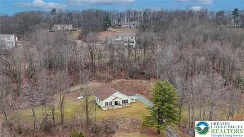 2021 Evergreen Dr, Tamaqua, PA, 18252-5537 | Card Image