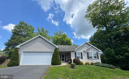 9 Courtney Rea Cir, READING, PA, 19606-3072 | Card Image