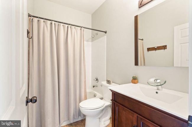 10136 Pale Rose Loop, Townhouse with 3 bedrooms, 3 bathrooms and null parking in BRISTOW VA | Image 46