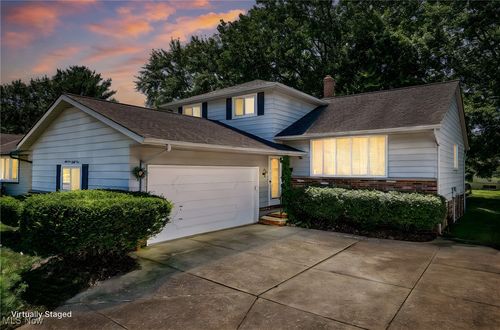 6584 Brookland Ave, Solon, OH, 44139-4106 | Card Image