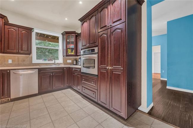 7 Robinson St S, House other with 6 bedrooms, 2 bathrooms and 8 parking in Grimsby ON | Image 8