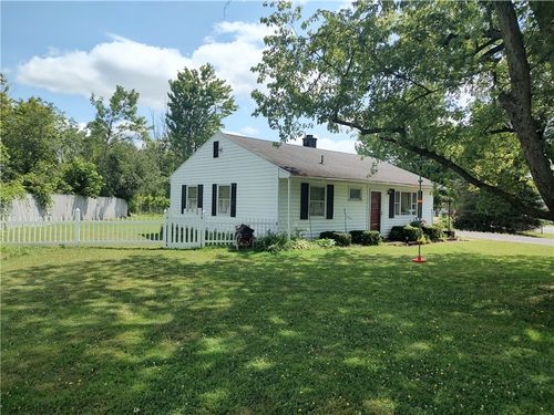 82 Inslee St, Waterloo, NY, 13165-1503 | Card Image