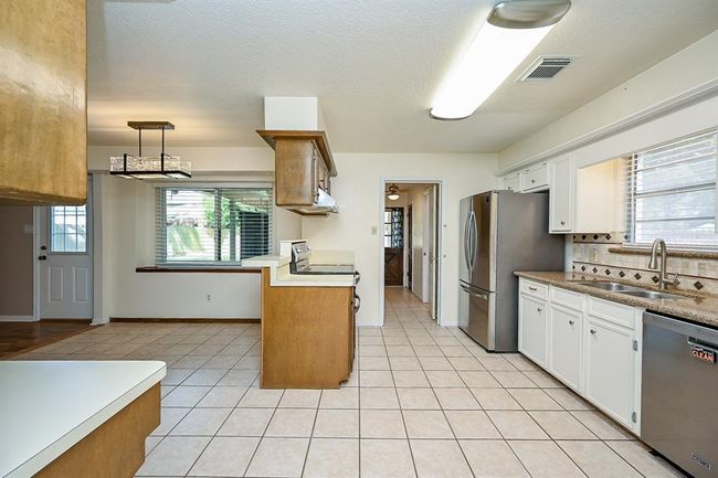 Kitchen | Image 10