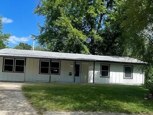 702 Park Cir, Belton, MO, 64012-2937 | Card Image