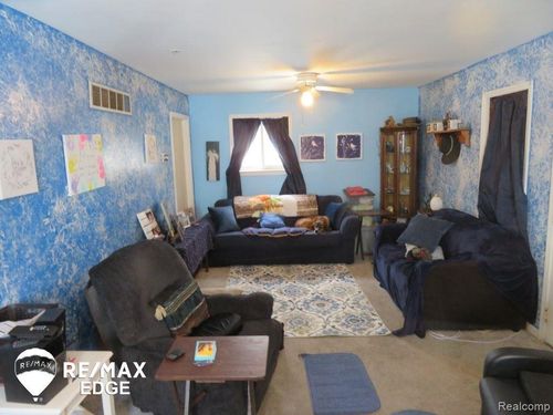 426 Dell Ave, Flint, MI, 48507-2742 | Card Image