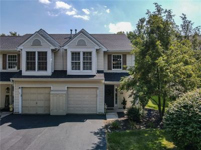 216 Commons Drive, Townhouse with 3 bedrooms, 1 bathrooms and 1 parking in Oakmont PA | Image 1