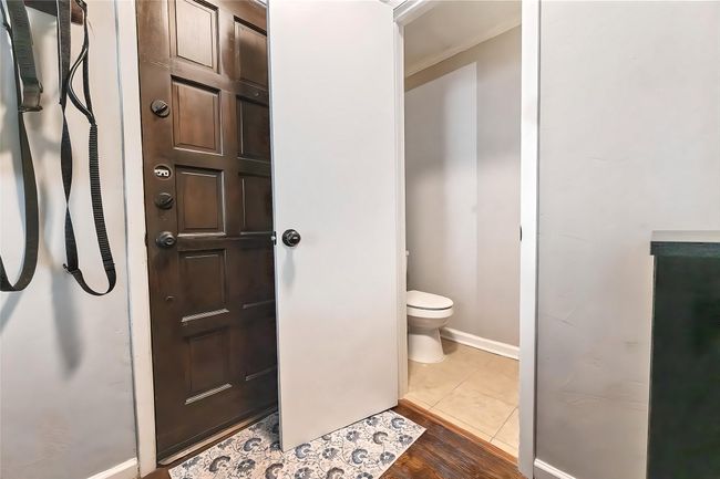 Guest bathroom | Image 18