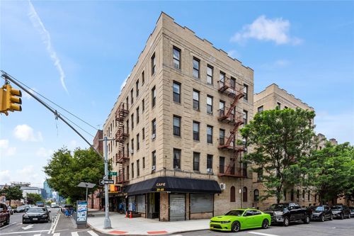 39 43rd Ave, Sunnyside, NY, 11104-3704 | Card Image