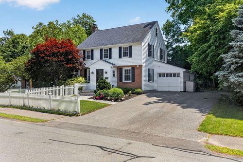 35 Cleveland Rd, Wellesley, MA, 02481-2403 | Card Image