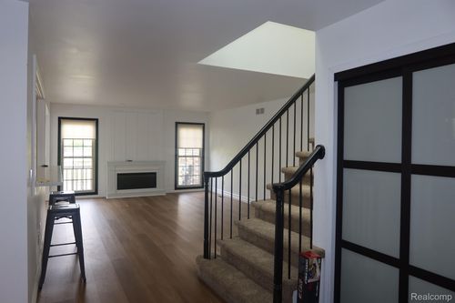 49234 Alma Ct, Shelby Twp, MI, 48315-3900 | Card Image