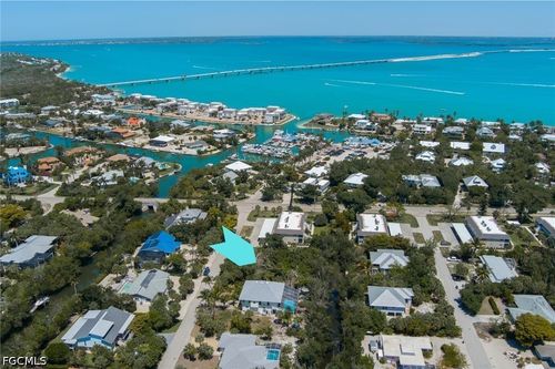 1084 Yachtsman Dr, SANIBEL, FL, 33957-5013 | Card Image