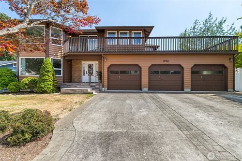 6994 Helweg Ln, Blaine, WA, 98230-9001 | Card Image