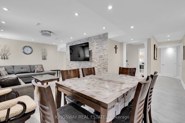 58 Leeward Dr, House other with 6 bedrooms, 5 bathrooms and 5 parking in Brampton ON | Image 39