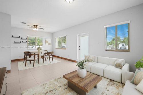 524 Nw 88th St, El Portal, FL, 33150-2448 | Card Image