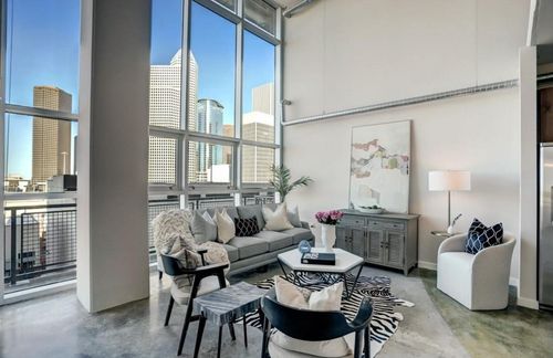 apt-9420-2000 Bagby St, Houston, TX, 77002-8592 | Card Image