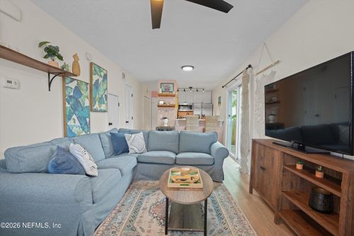 537 6th Ave S, Jacksonville Beach, FL, 32250-5223 | Card Image