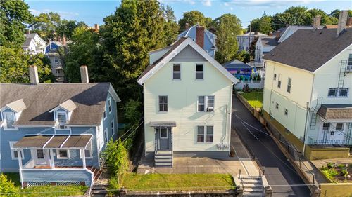 44 Highland St, Pawtucket, RI, 02860-5168 | Card Image