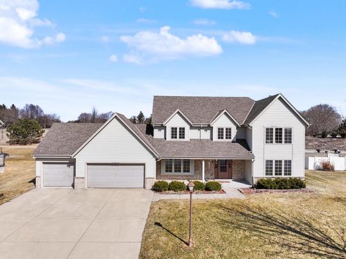 W172N10156 Woodbridge Lane, Germantown, WI, 53022 | Card Image