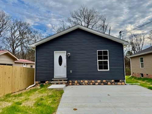 417 W Waggoner St, Tullahoma, TN, 37388-4331 | Card Image