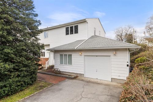 69 Amsterdam Rd, Smithtown, NY, 11787-3121 | Card Image