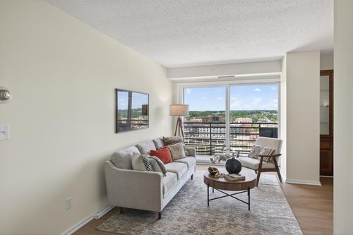 2102-66 9th St E, Saint Paul, MN, 55101-2256 | Card Image