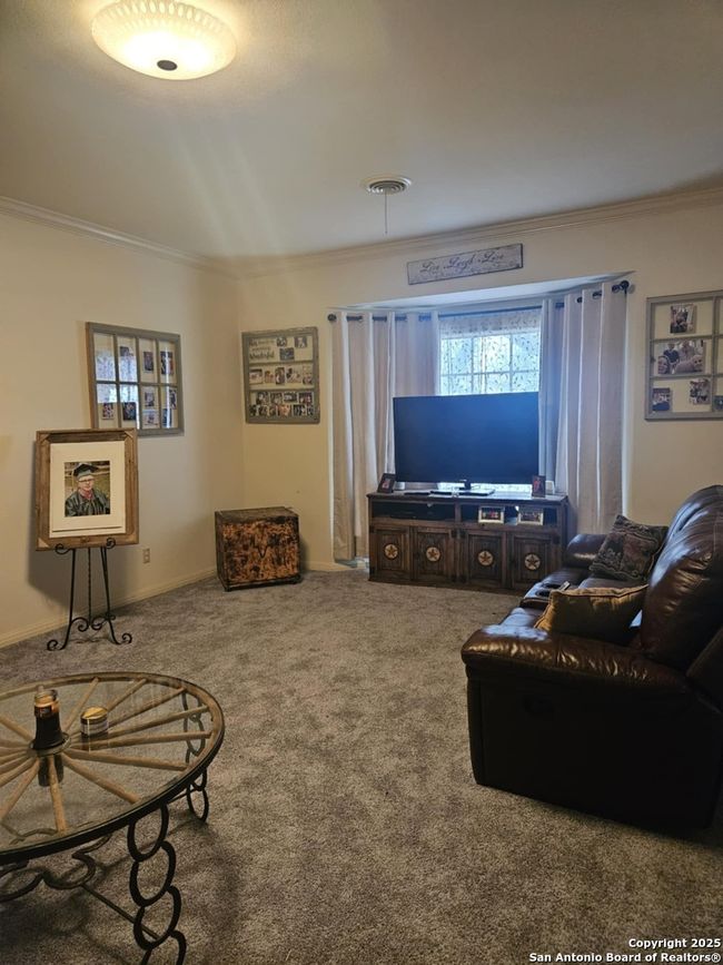 1017 E Trinity St, House other with 3 bedrooms, 2 bathrooms and null parking in Pearsall TX | Image 14