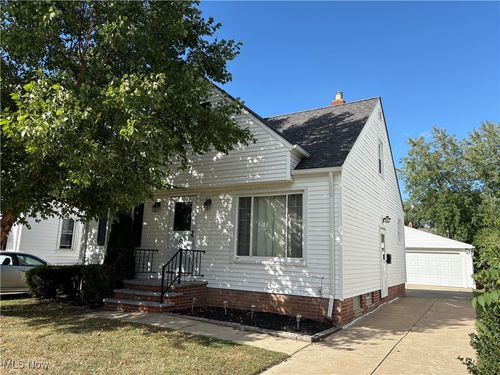 375 E 324th St, Willowick, OH, 44095-3321 | Card Image