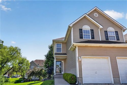 8665 Ne 97th Ter, Kansas City, MO, 64157-7619 | Card Image
