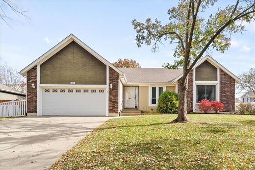 929 Elk Ln, Bonner Springs, KS, 66012-9611 | Card Image