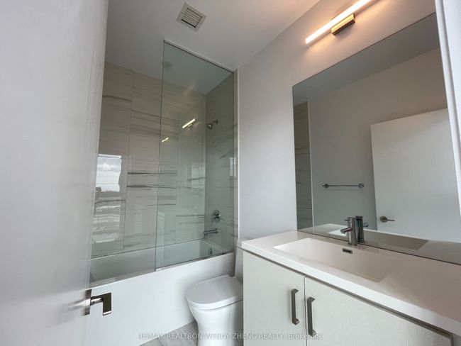 2102 - 38 Honeycrisp Cres, Condo with 2 bedrooms, 1 bathrooms and null parking in Concord ON | Image 12