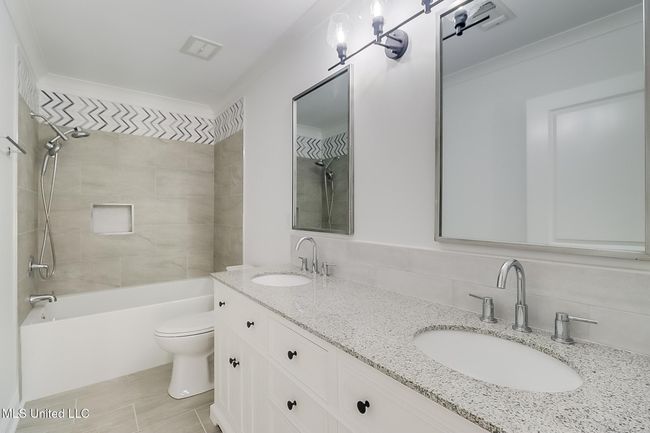 Guest Bathroom/ Hall Bathroom | Image 20