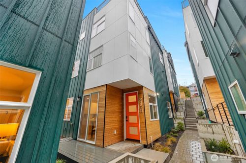 b-910 15th Ave, Seattle, WA, 98122-4520 | Card Image