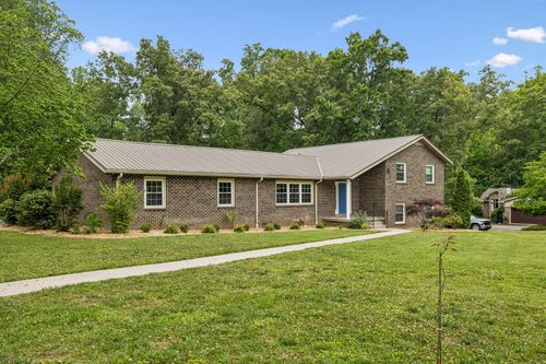 220 Lakewood Dr, Tullahoma, TN, 37388-5228 | Card Image
