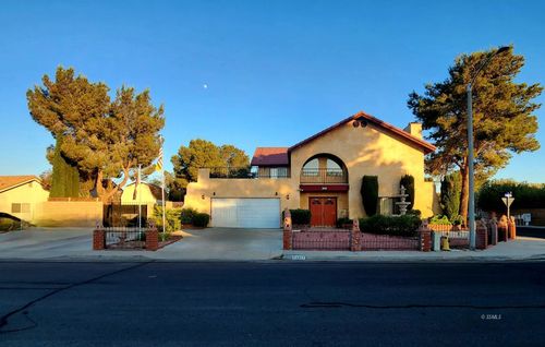 929 W Vicki Ave, Ridgecrest, CA, 93555-3051 | Card Image