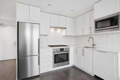 507-2435 Kingsway, Vancouver, BC, V5R0K5 | Card Image