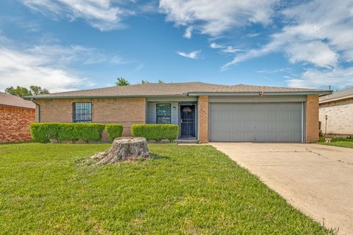 834 Apple Valley Dr, Lancaster, TX, 75134-2012 | Card Image