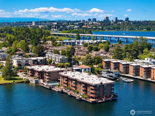 402b-2330 43rd Ave E, Seattle, WA, 98112-2581 | Card Image