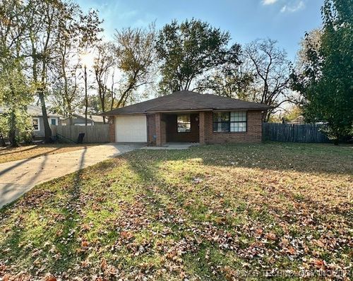 724 S Lake Avenue, Okmulgee, OK, 74447 | Card Image