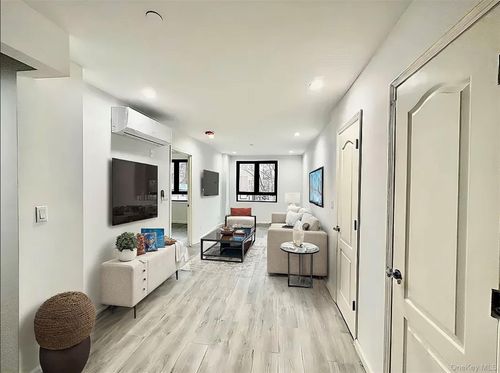 3a-7302 Woodside Ave, Woodside, NY, 11377-3943 | Card Image